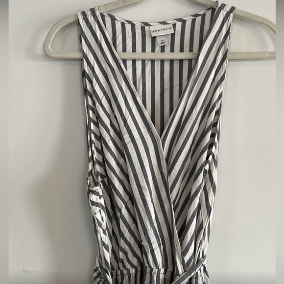 3/$15.  Ava & Viv Black and White Striped v neck sleeveless M Dress Sz 1X - Picture 2 of 6